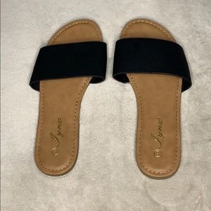 black one strap synthetic leather sandals